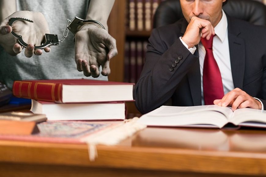 Factors To Take Into Account When Choosing A Criminal Defense Attorney